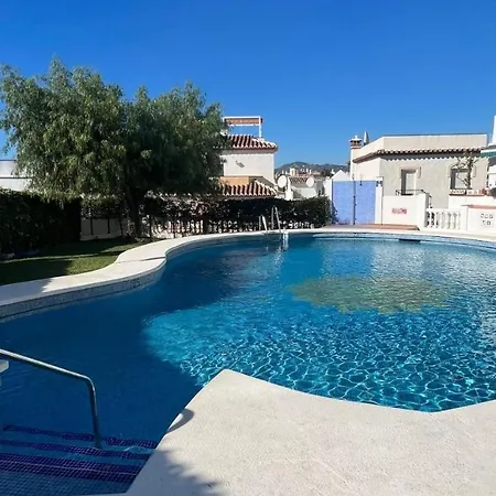 Beautiful Views, Pool & Just 10min To The 度假居 内尔哈